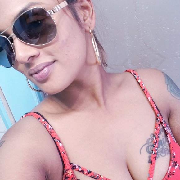 Profile Picture of Rohanie Deonauth (@rohanie23) on Poshmark