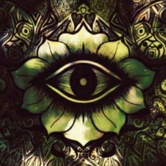 Profile Picture of Nicole Krenning (@nkrenning15) on Poshmark