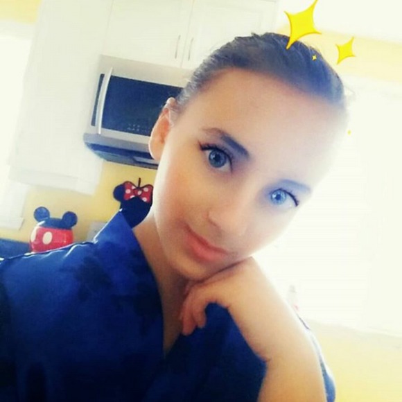 Profile Picture of Mage Shecat (@mageshecat47353) on Poshmark