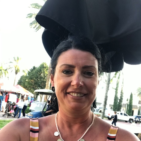 Profile Picture of Yvonne Dziadkowiec (@yydd32) on Poshmark