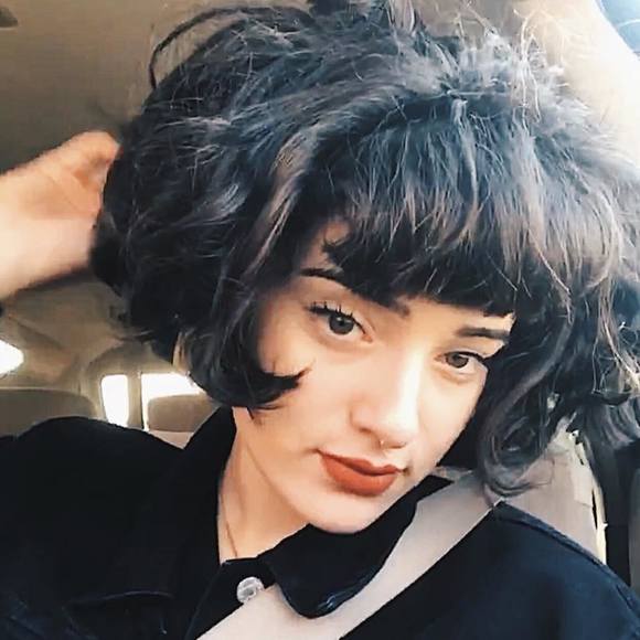 Profile Picture of Nayla Bouadjemi (@naylabooty) on Poshmark