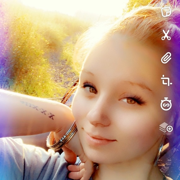 Profile Picture of Haley Bortzer (@puppyluv434) on Poshmark