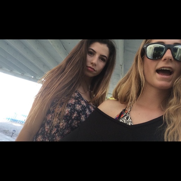 Profile Picture of Maddie Baute (@maddiebaute) on Poshmark