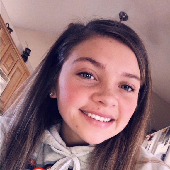 Profile Picture of Alyssa Archuleta (@archuleta3) on Poshmark