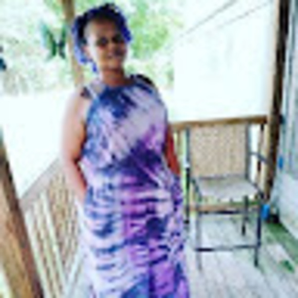Profile Picture of Sakima Mitchell (@sakimamitchell) on Poshmark