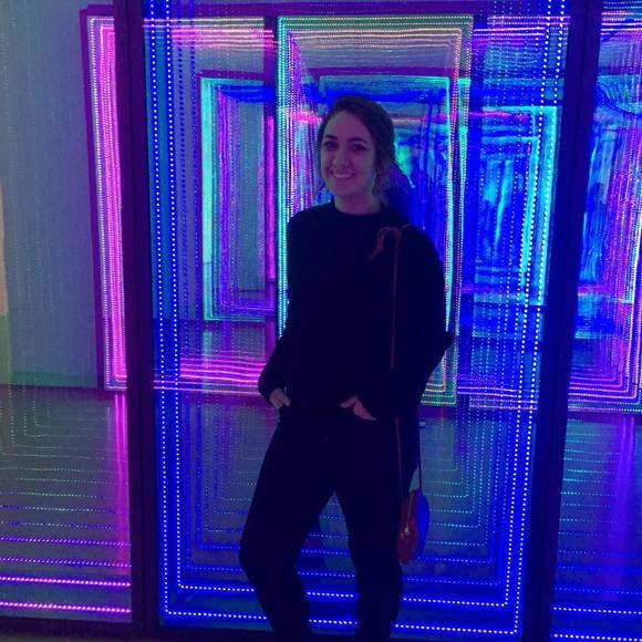 Profile Picture of Jess Gillum (@jess_gillum) on Poshmark