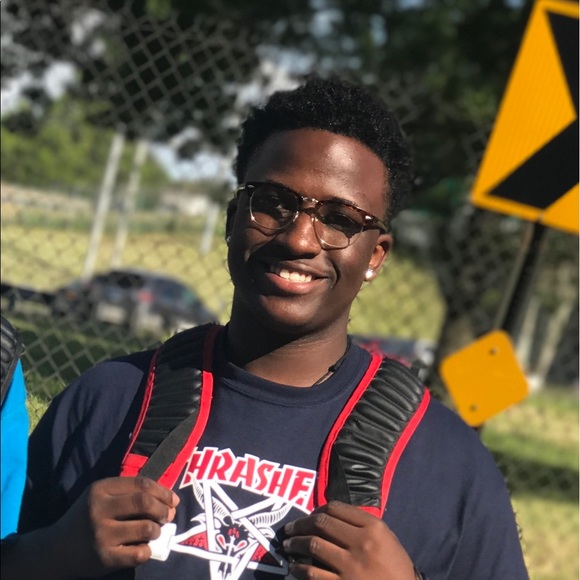 Profile Picture of Zachary Richardson (@kingsellz) on Poshmark