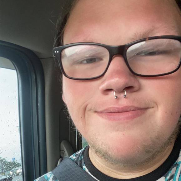 Profile Picture of Zack Hudson (@zack312123) on Poshmark