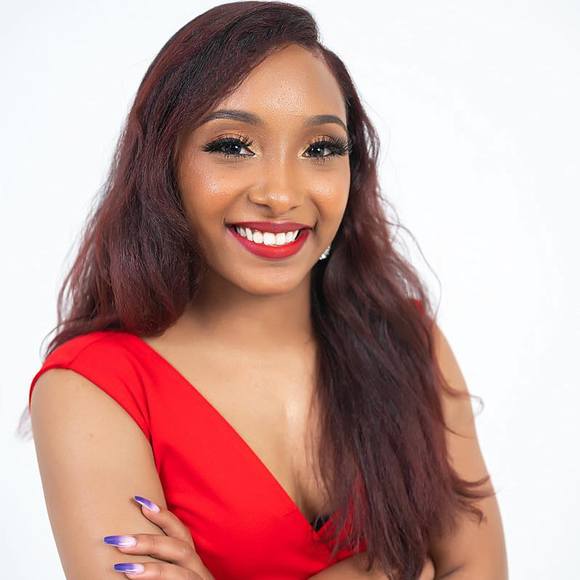 Profile Picture of Gabrelle Mancarella (@gmancarella) on Poshmark