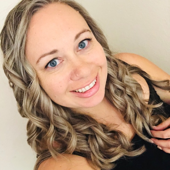 Profile Picture of Amanda Passwater (@apasswater4) on Poshmark