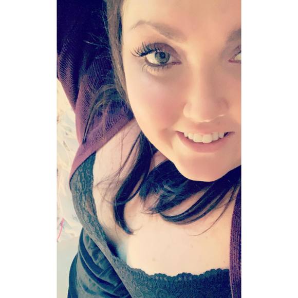 Profile Picture of Kate Binnall (@kbinny) on Poshmark