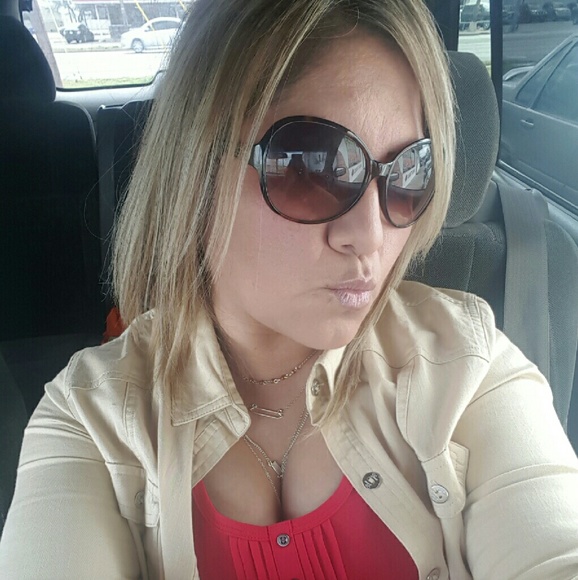 Profile Picture of Lorena Cano (@lore6969) on Poshmark