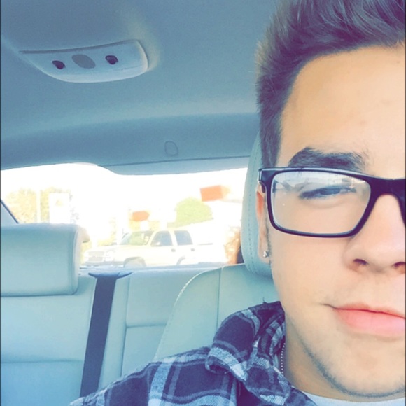 Profile Picture of Chris Newland (@chrisnewland04) on Poshmark