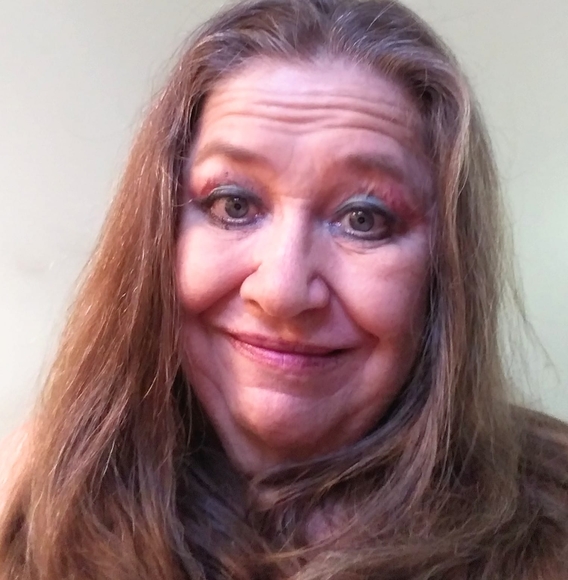 Profile Picture of Lisa Baustian (@lcpeck52) on Poshmark