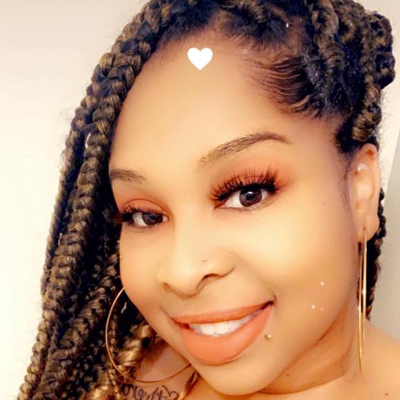 Profile Picture of Ariel Silver (@arielsilver) on Poshmark