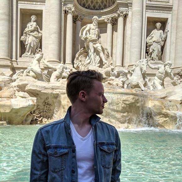 Profile Picture of Thomas Guiney (@tomhappens) on Poshmark