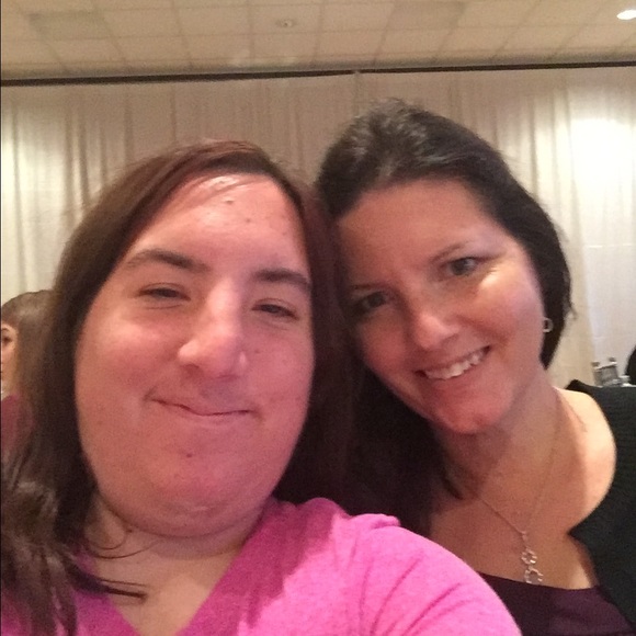 Profile Picture of Amy Loder (@loder_amy) on Poshmark