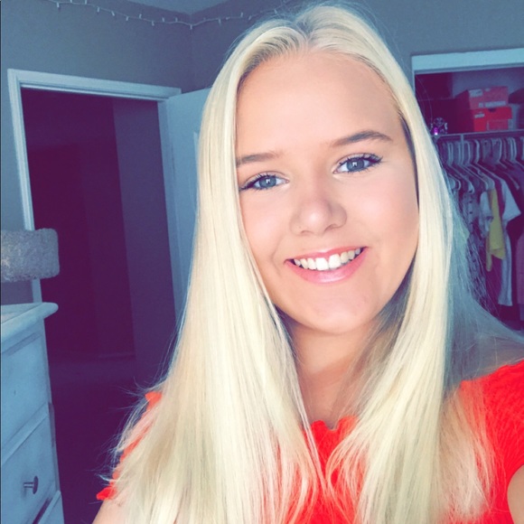 Profile Picture of Jessica Ryan (@jessicaryan422) on Poshmark