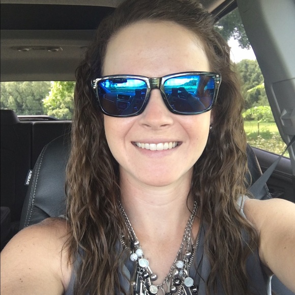 Profile Picture of Tori Lyons (@torilyons) on Poshmark