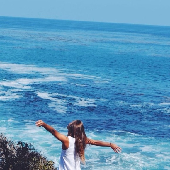 Profile Picture of Nicole Horlacher (@nicoliooooo) on Poshmark