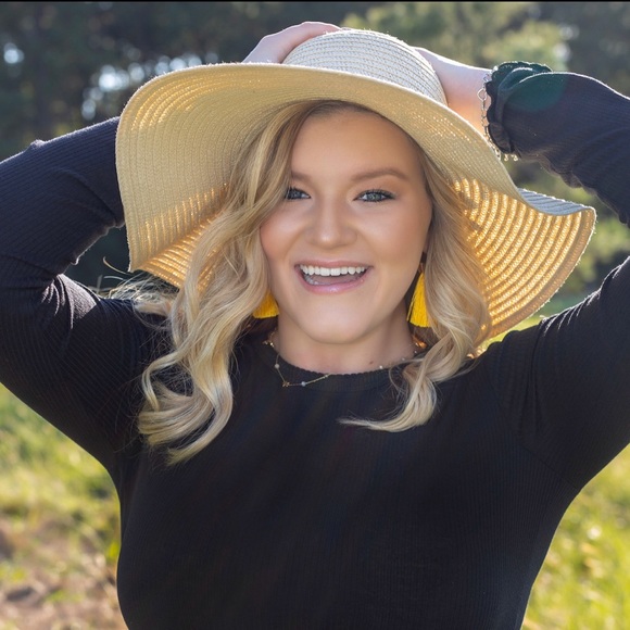 Profile Picture of Haley Doyle (@haleydoyle1234) on Poshmark
