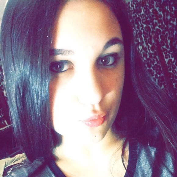 Profile Picture of Serena Largent (@serenalargent) on Poshmark