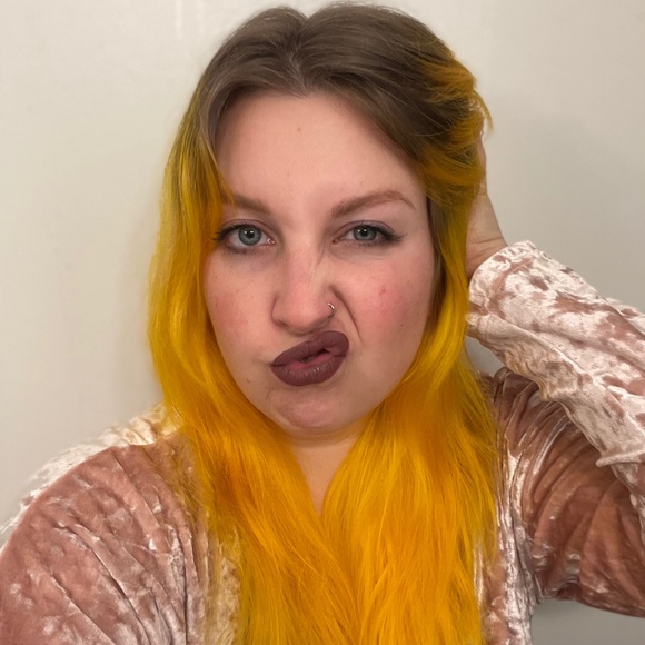 Profile Picture of Cassie Finninger (@cassiefinninger) on Poshmark