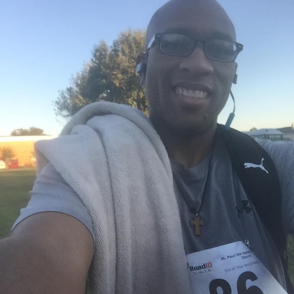 Profile Picture of Carlton Singleton (@cdawg44) on Poshmark