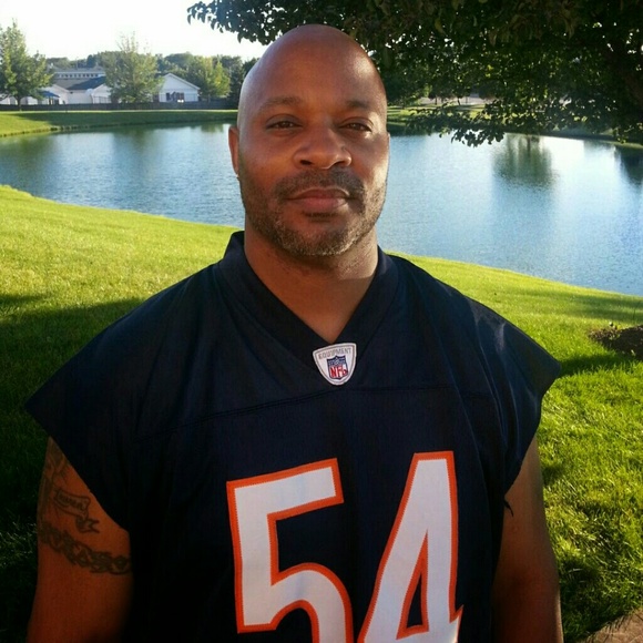 Profile Picture of Edward Humes (@eddieb8484) on Poshmark