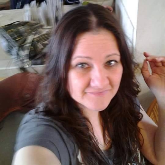 Profile Picture of Dawn Humphreys (@dmhump8310) on Poshmark