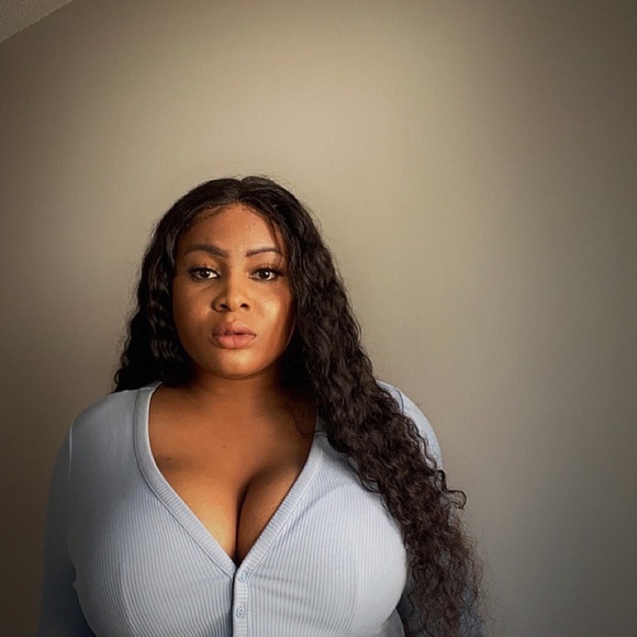 Profile Picture of Rebecca Anokwuru (@ranokwuru) on Poshmark