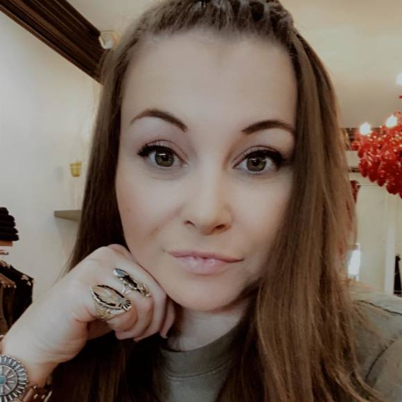 Kelsey Bohlman - Poshmark Profile Picture of Kelsey Bohlman (@kelsee_bee) on Poshmark