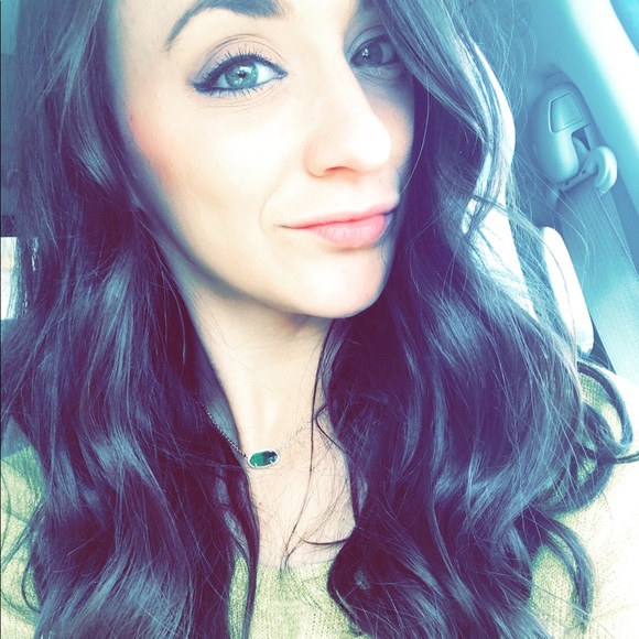 Profile Picture of Hailey Lisle (@haileygrace88) on Poshmark