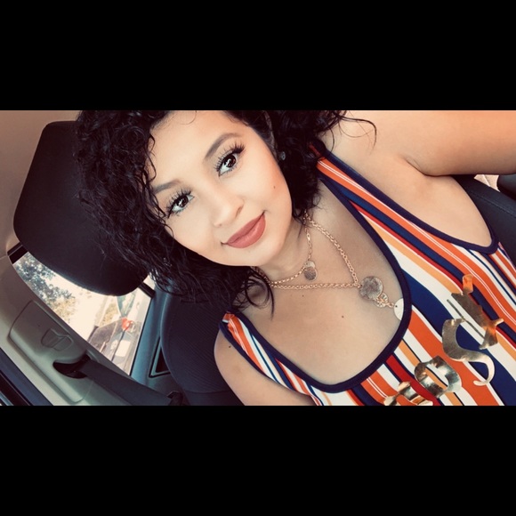 Profile Picture of Soledad Arreola (@suuully222) on Poshmark