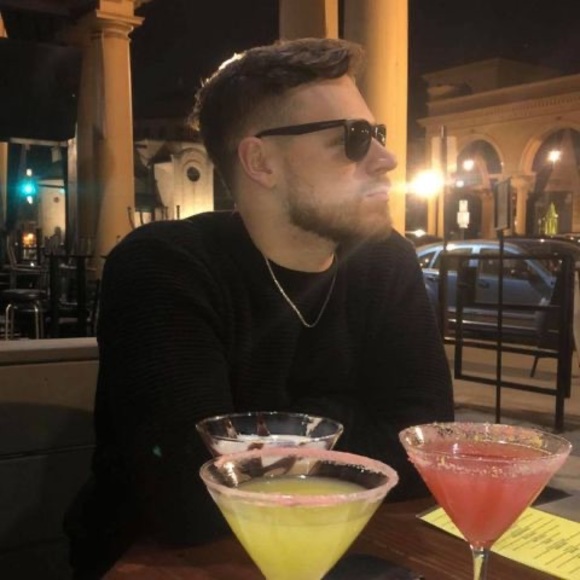 Profile Picture of Ben Bernhardt (@ben199600) on Poshmark
