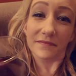 Profile Picture of Stace Bee (@staceybeasley) on Instagram