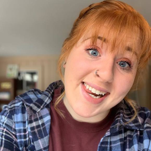 Profile Picture of Erin Ditzler (@erinditzler) on Poshmark