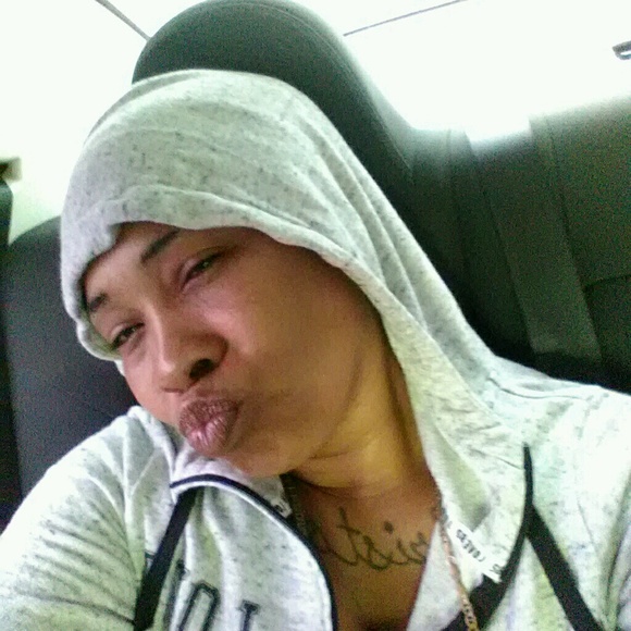 Profile Picture of Celinez Lopez (@campanella148) on Poshmark