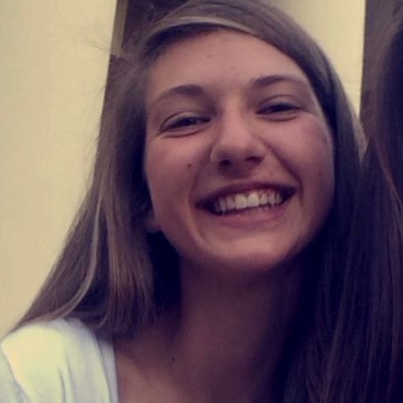 Profile Picture of Megan Curling (@mcurling14) on Poshmark