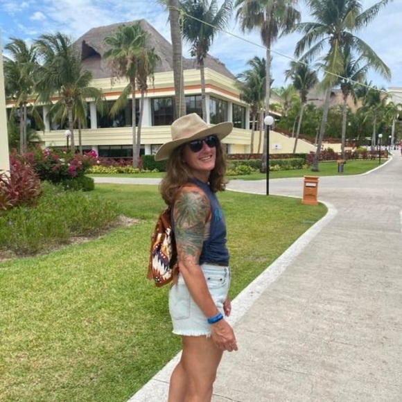 Profile Picture of Tasha Hafey (@tashahafey) on Poshmark