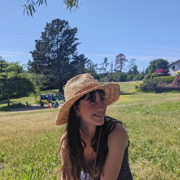 Profile Picture of Elena Bewick (@elenamal) on Poshmark