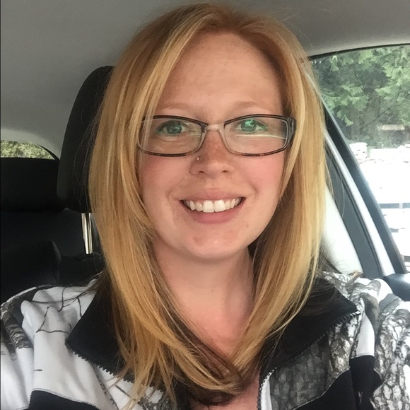 Profile Picture of Lauren Aalmo (@laalmo) on Poshmark