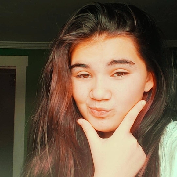 Profile Picture of Ariana Walters (@arianawalters) on Poshmark