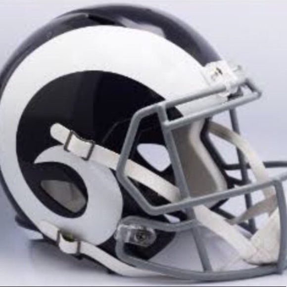 Profile Picture of David Amorteguy (@amorguy) on Poshmark