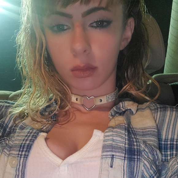 Profile Picture of Brianna Landon (@brezzy_lan1997) on Poshmark