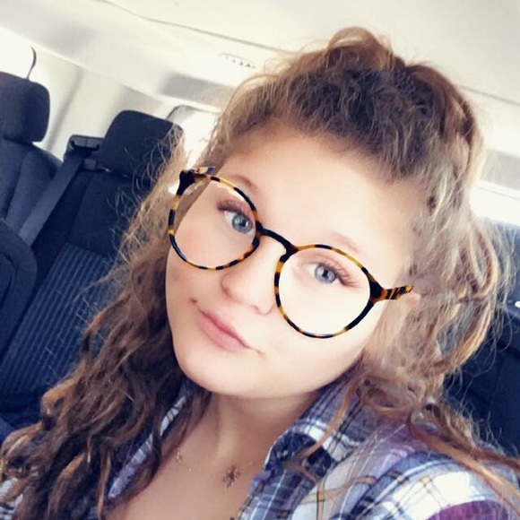 Profile Picture of Kylah Whedbee (@kylahw33) on Poshmark