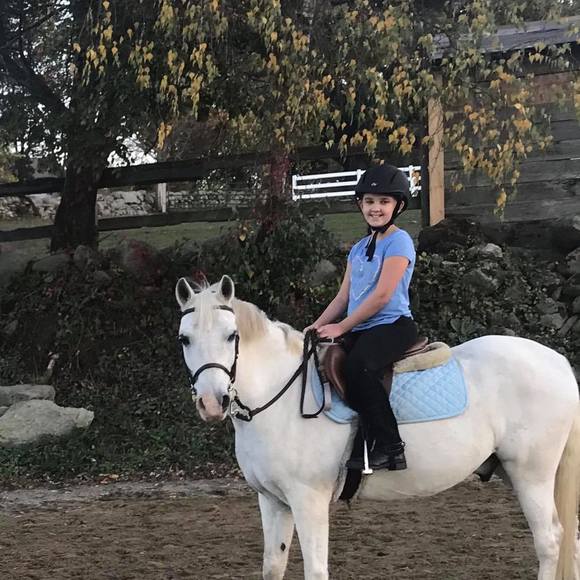 Profile Picture of Rachael Alexander-burns (@missieluv03) on Poshmark