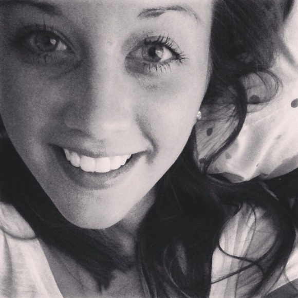 Profile Picture of Susan Ellefson (@suzieq1513) on Poshmark