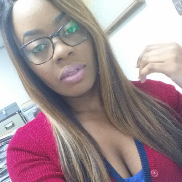 Melli Mells - Poshmark Profile Picture of Melli Mells (@mjulijulez) on Poshmark