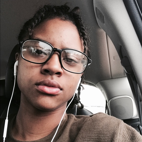 Profile Picture of Alberta Walker (@berta01010) on Poshmark